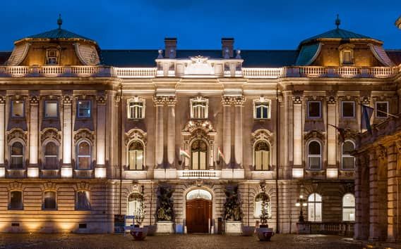 Budapest: Tour a pie del Castillo de Buda con la Sala de San Esteban