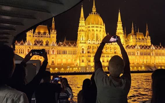 Budapest: Crucero turístico nocturno o diurno